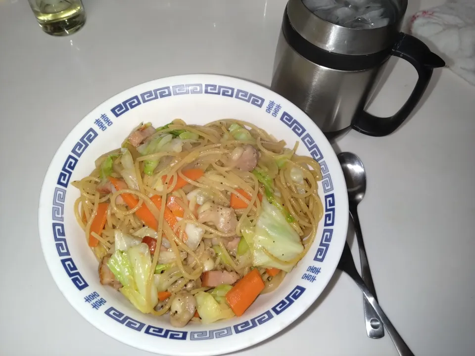 キャベツと鳥軟骨の黒胡椒パスタ(ベーコンも入ってるアル)|T Aoさん