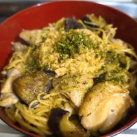 鶏ももと揚げナスの和風納豆パスタ♪|時雨さん