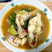 แกงส้มมะละกอลูกระเจี๊ยบใส่ปลา|โก๋หนุ่ม นะโม ลูกเต๋าさん