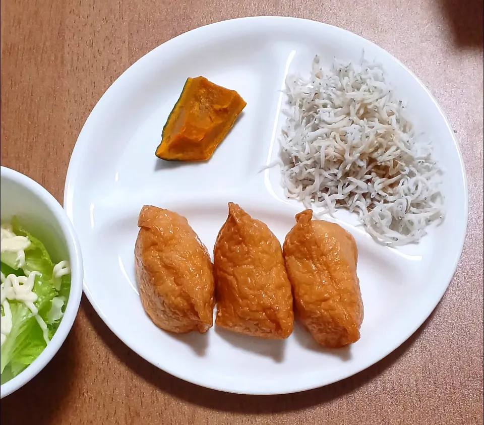 サニーレタスのサラダ、かぼちゃ、しらすぽん酢、いなり寿司|ナナさん