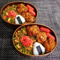 母とムスコのラブラブおソロ♪黒チャーハン＆油淋鶏弁当|からあげビールさん