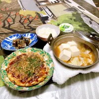 grandmaの晩ごはん☆ 今夜は昨日のお好み焼きが美味しそうだったから私も…
湯豆腐と秋刀魚に昆布と山椒で有馬煮を…佃煮風に骨まで食べれます
頂きます