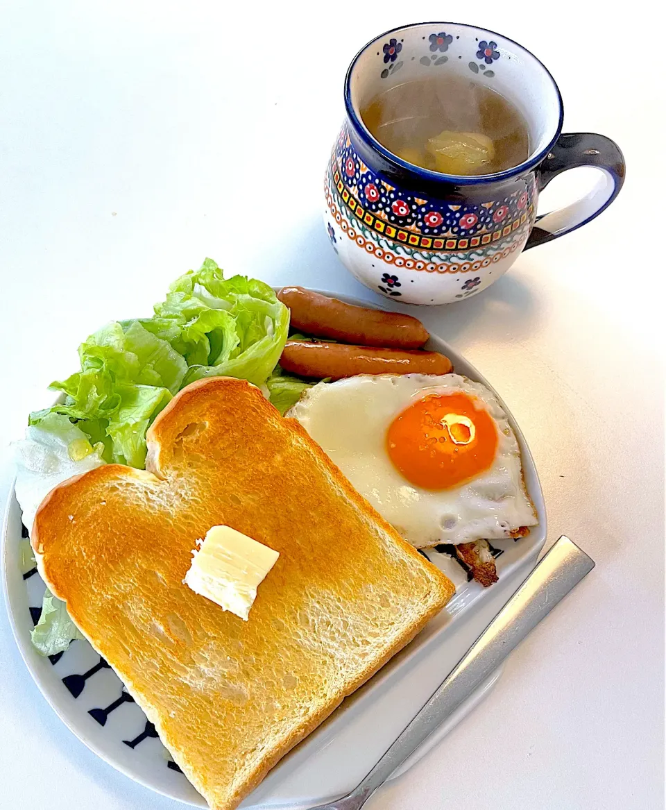 トーストと目玉焼と野菜スープ|Nagashima  Yukoさん