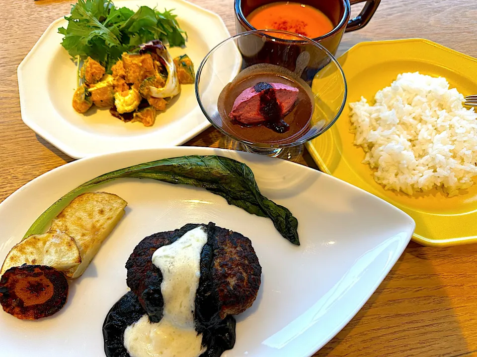 白黒ソースのハンバーグハロウィン🎃|waicaさん