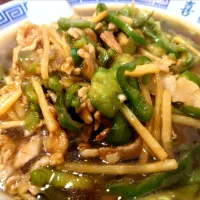 【1947年創業】 
【現在、昼営業のみ】 
中華料理 登喜和 
肉ピーマンメン 
@西新宿8分 
(JR新宿駅から徒歩18分)
25289
〈醤138塩46噌󠄀20タ10昆9出15
F16冷27混3つ3焼1ポ1〉