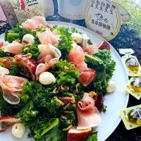 🌺🌺Foodie🌺🌺さんの料理 カリカリ4種のナッツとクルトントッピングでケールと無花果のハニーマスタードサラダ🥗|🌺🌺Foodie🌺🌺さん