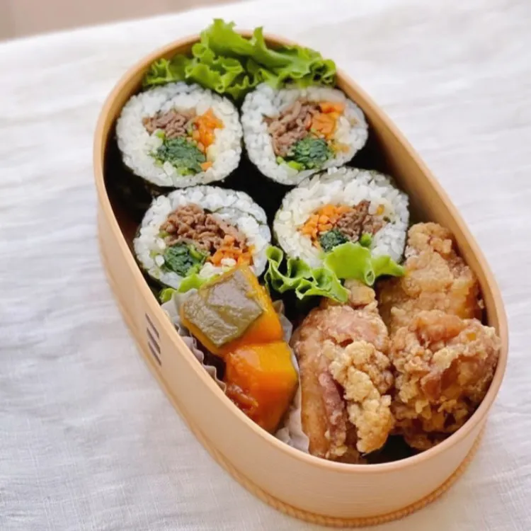 キンパと鶏もも肉の唐揚げのお弁当♡ ﾟ+｡:.ﾟ|ohanaさん