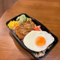 トンテキのっけ弁|yaam.011さん