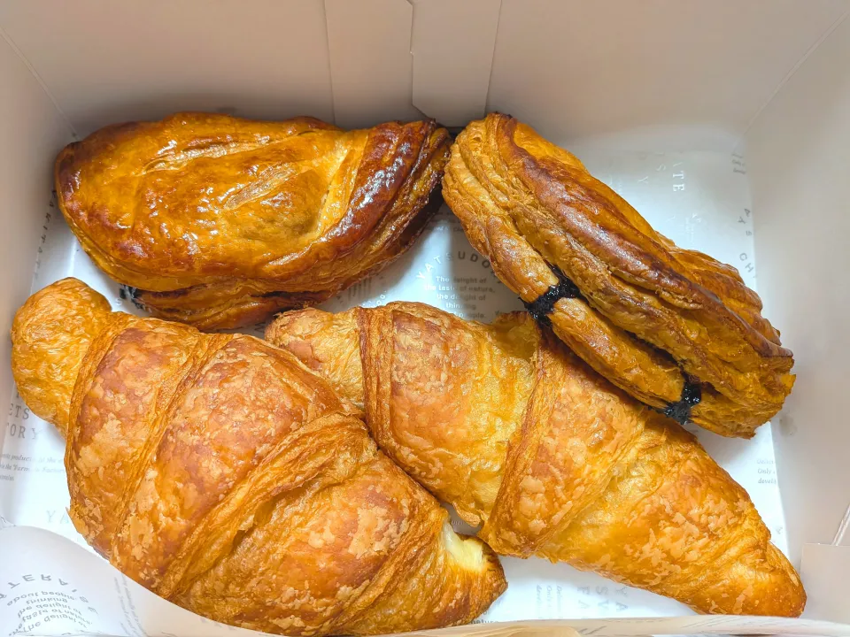 10/29のおやつ　シャトレーゼのアップルパイとクロワッサン|卯月さん