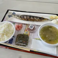 気仙沼港 “市場で朝めし”|1103さん