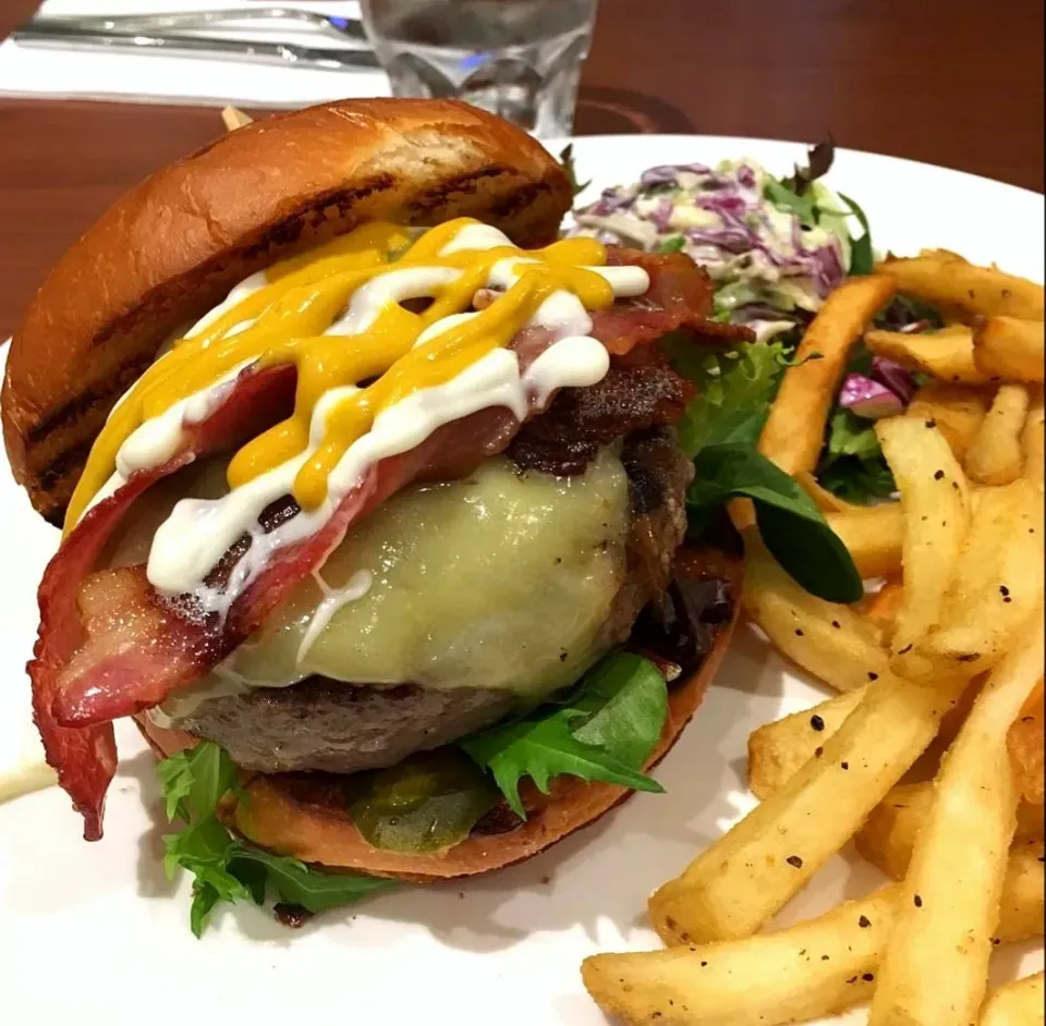 Juicy & Flavorful Burger for Lunchtime 🍔🤤|An'leeさん