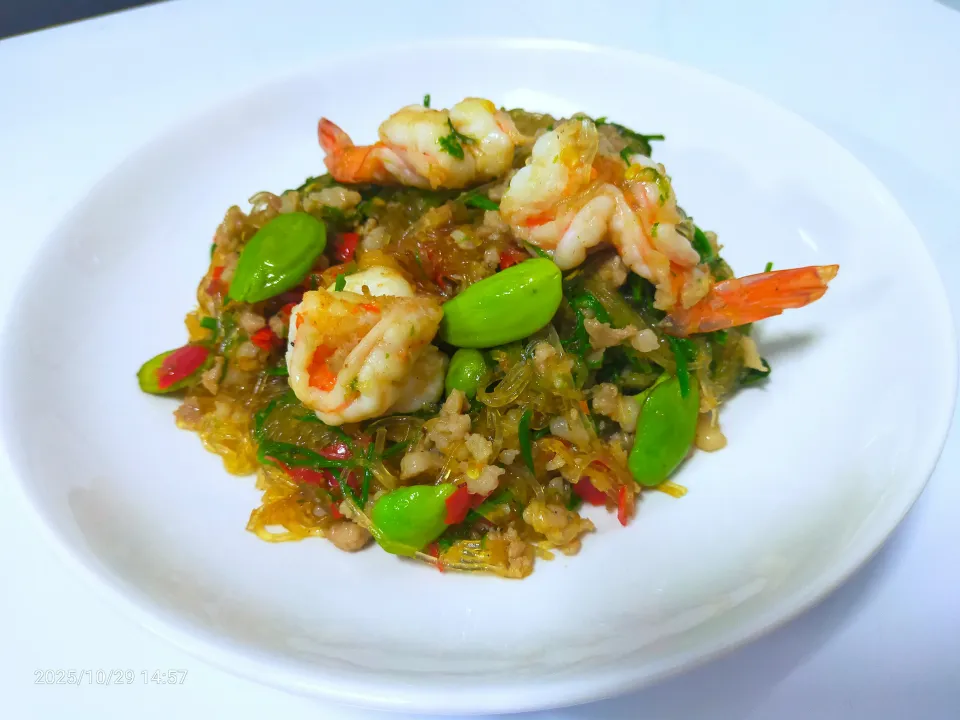 ผัดวุ้นเส้นชะอมกุ้งสดหมูสับสะตอ|โก๋หนุ่ม นะโม ลูกเต๋าさん