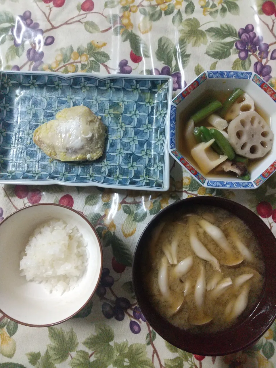夕飯   しめじのみそ汁、魚粕漬け、野菜炊き合わせ|はやとさん