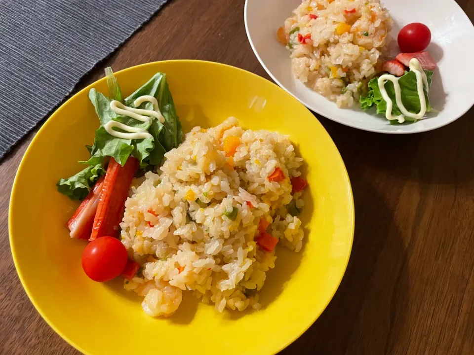 炊飯器でエビチャーハンのお夕飯🌛|みーぬ | 楽しいお母さんの日々さん