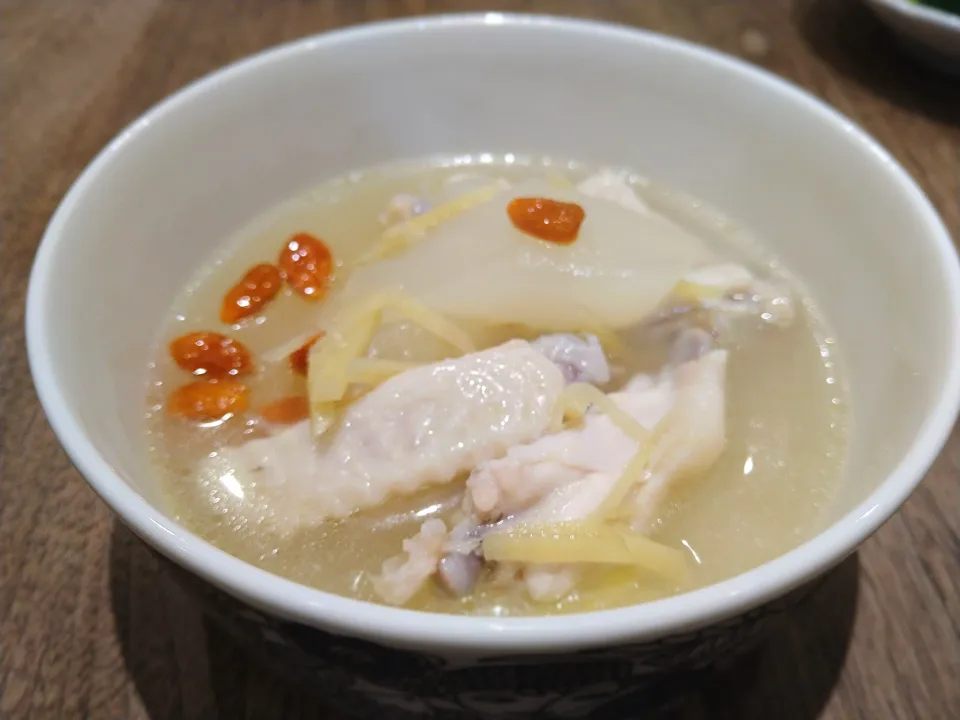 手羽中と夕顔の薬膳スープ|古尾谷りかこさん