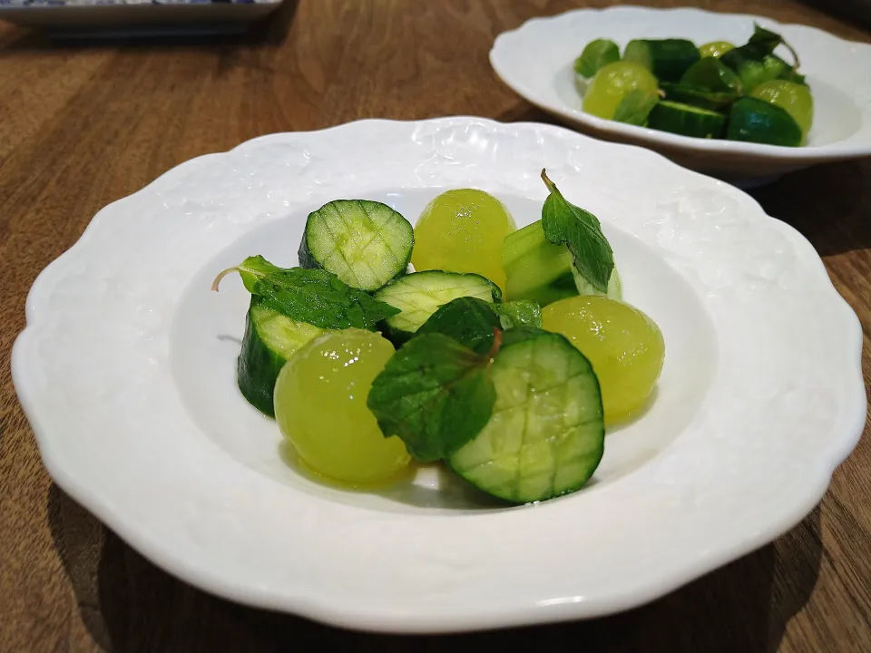 シャインマスカットときゅうりのサラダ|古尾谷りかこさん