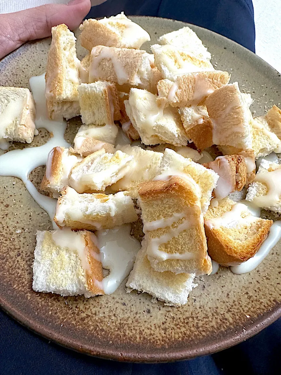 ขนมปังจิ้มนม|ｖ（＾＿＾ｖ）♪さん