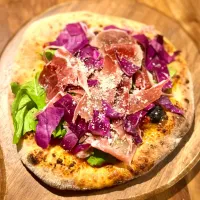 生ハムと紫キャベツの絶品ナポリピッツァ🍕|アッコ✨さん