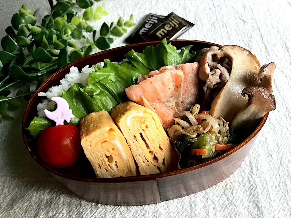 ＊0109. 豚肉とエリンギ炒め＆サーモンソテー🐟娘ちゃんの高校生弁当🍱＊|＊抹茶＊さん