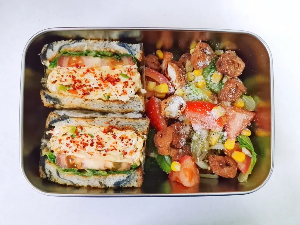 蔬菜厚蛋烧三明治+炸鸡块蔬菜沙拉|Yilinさん