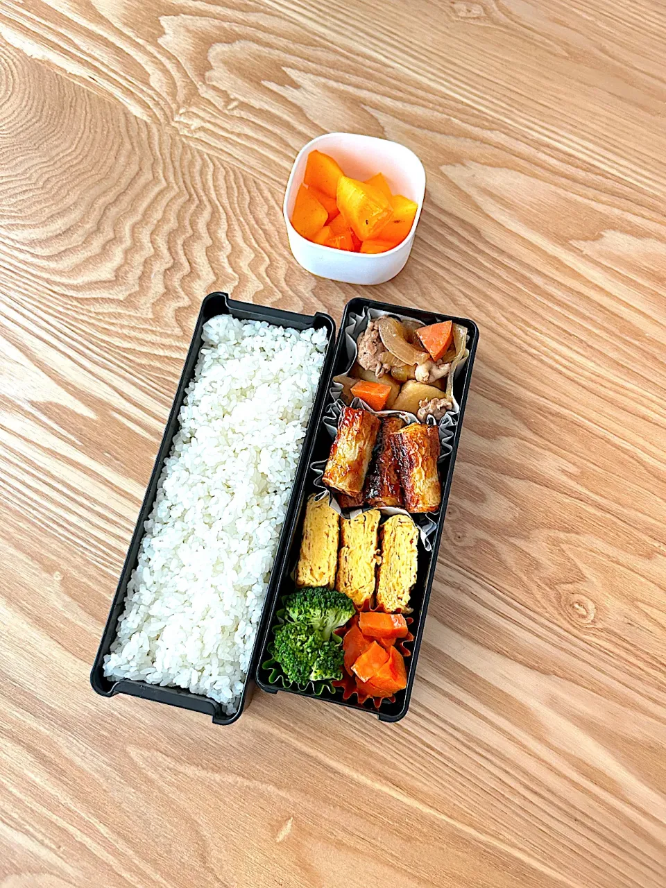 肉じゃが＆ちくわチーズの甘辛弁当🍱|nonoさん