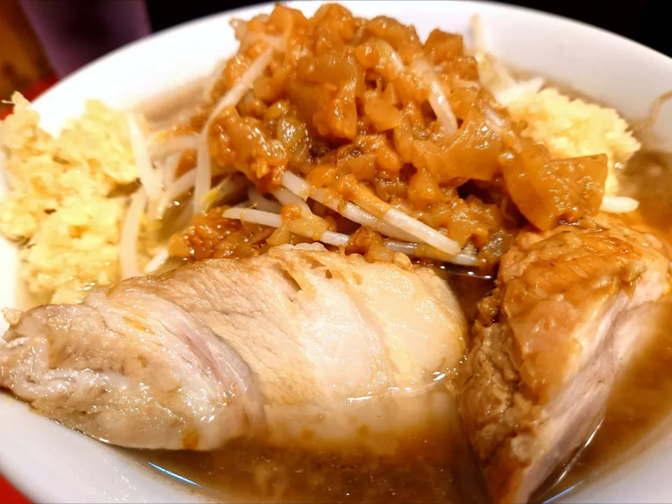 【新無料トッピング登場】
【価格改訂】
【TRY ラーメン大賞 2018年 
汁なし部門1位】 
用心棒 神保町店 
ラーメン (980円、麺300g) 
― 麺少なめ200g/柔らかめ)
＋豚追加1 (180円)
＋ニンニクマシ (無料) 
＋ショウガマシマシ (無料) 
＋ヅケアブラマシ (無料)
@神保町3分 
(JR秋葉原駅から徒歩26分) 
25290
〈醤139塩46噌󠄀20タ10昆9出15
F16冷27混3つ3焼1ポ1〉
|大脇さん