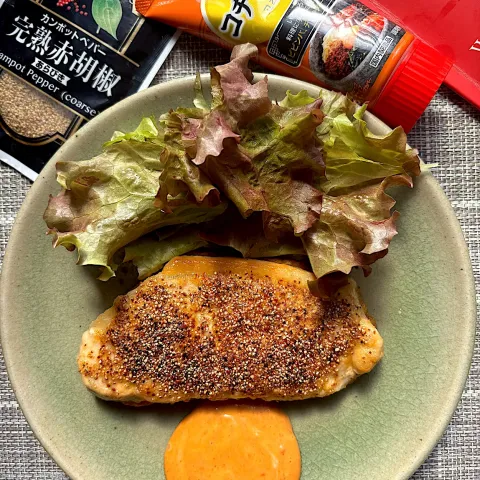 「ＭＣ　完熟赤胡椒（あらびき）袋入」を使ってみたSnapdishの料理・レシピ写真:ピリッと爽やかな豚ロースピカタ