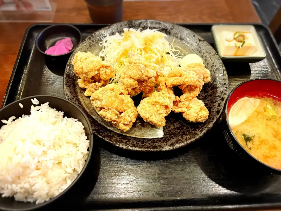 鶏のから揚げ定食 ¥850|Blue Moon Caféさん