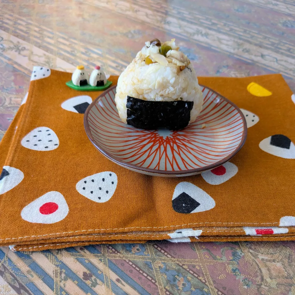 糠ホッケときのこのおにぎり🍙|naonaomimichanさん