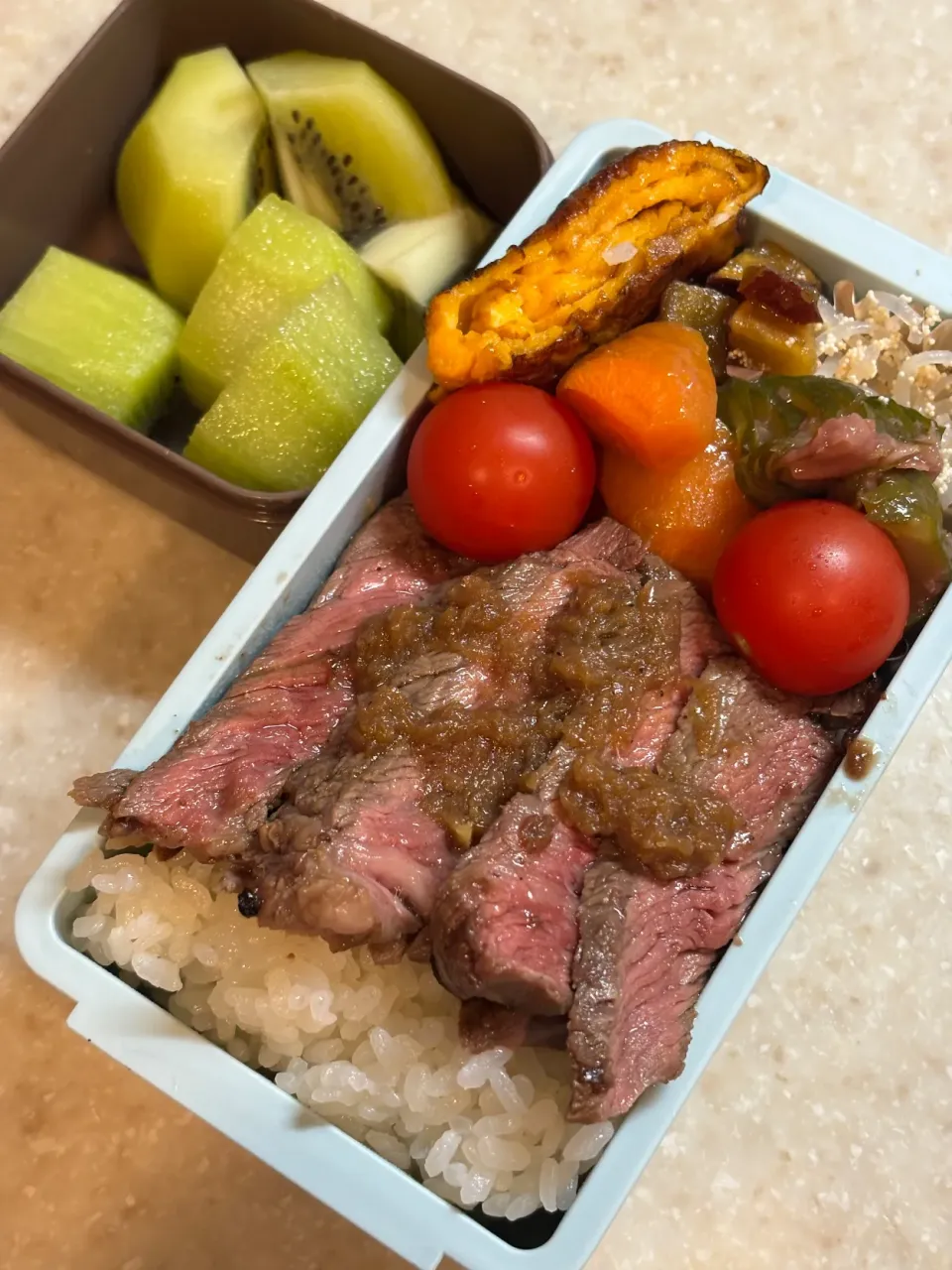 娘お弁当（ステーキ丼）|takezooさん