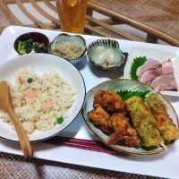 買って来たお惣菜が多い定食です✨|rikako♪。.:＊さん