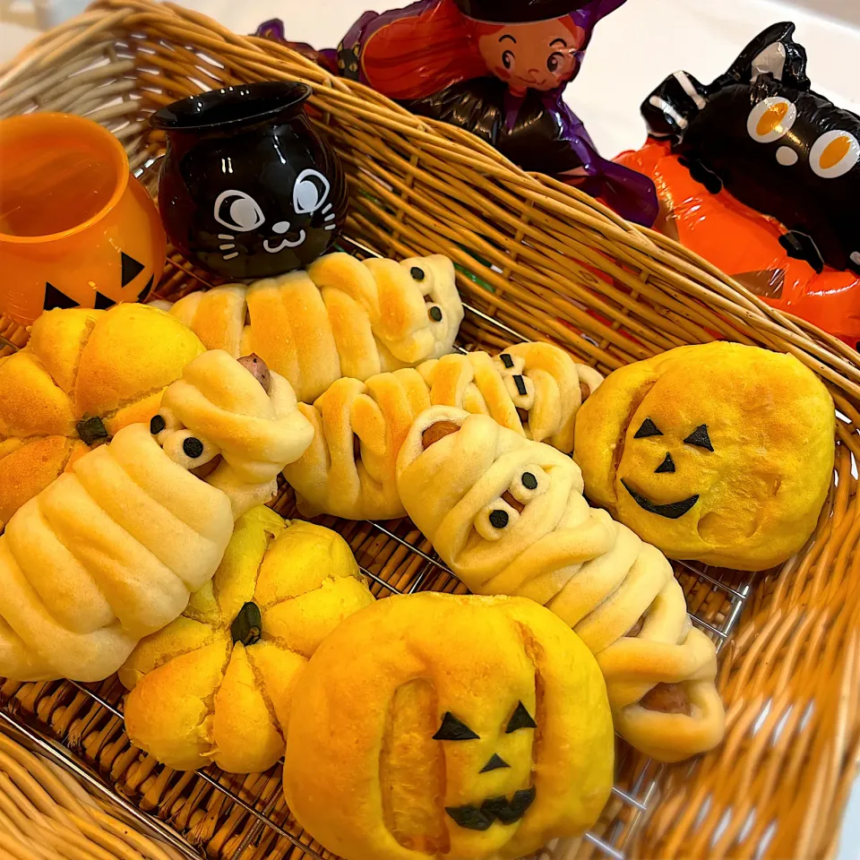 ハロウィンパン
＊ミイラパン（ウインナー）
＊ジャック・オー・ランタンパン（南瓜あん）
＊パンプキンパン（卵サラダ）|さっちんさん