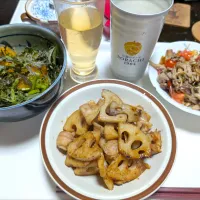 10/26（日）夕食。豚バラとれんこんの炒め物。きのこのマリネ。柿とわさび菜のサラダ。|へいちゃんさん