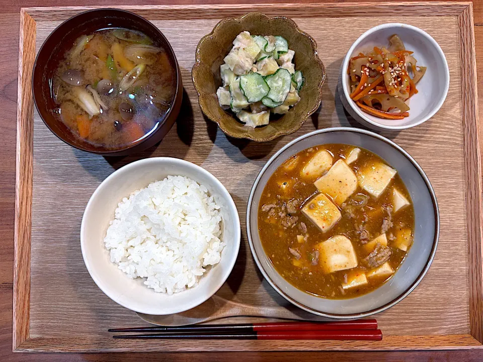 夜ご飯(麻婆豆腐、さつまいもサラダ、れんこんきんぴら、根菜味噌汁)|cocomikaさん