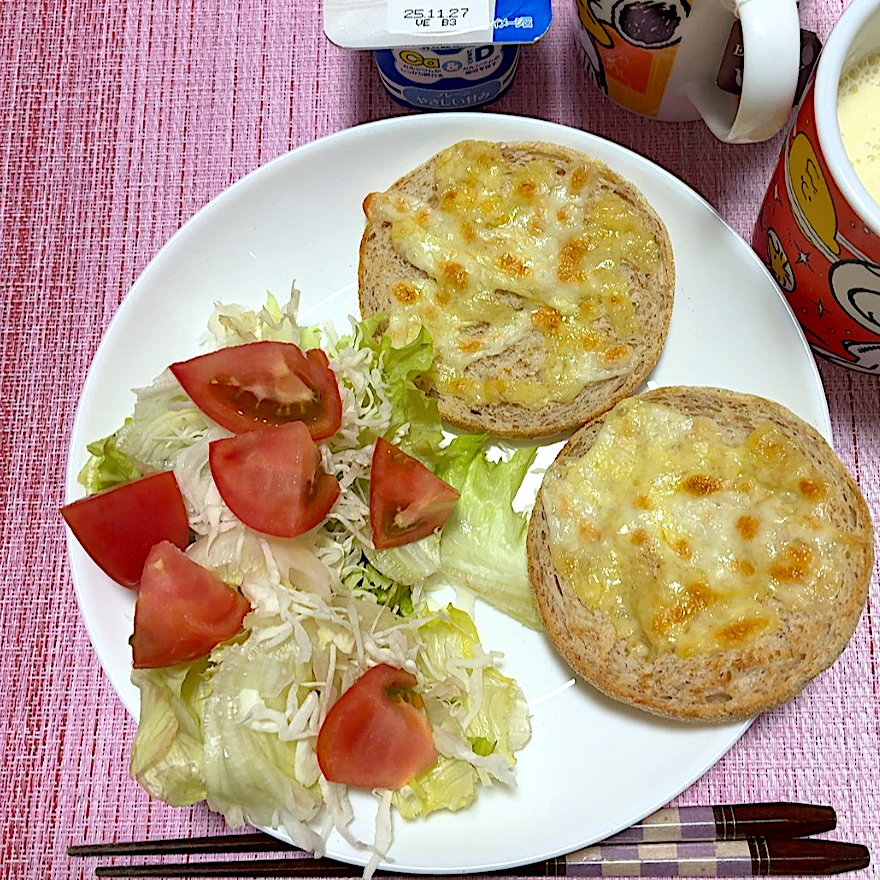 チーズ乗せイングリッシュマフィン|akkoさん