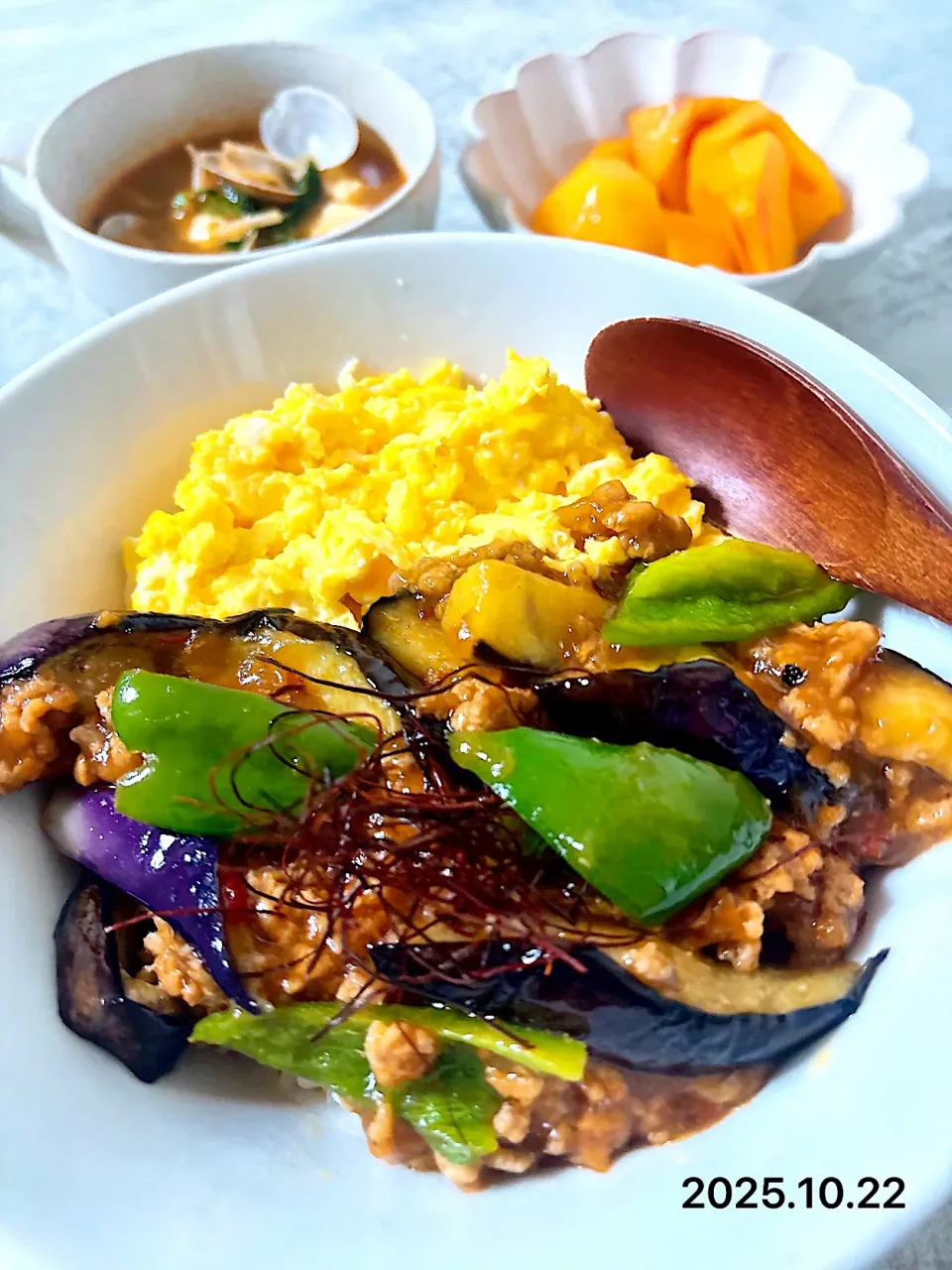 麻婆茄子玉丼|オーロラさん