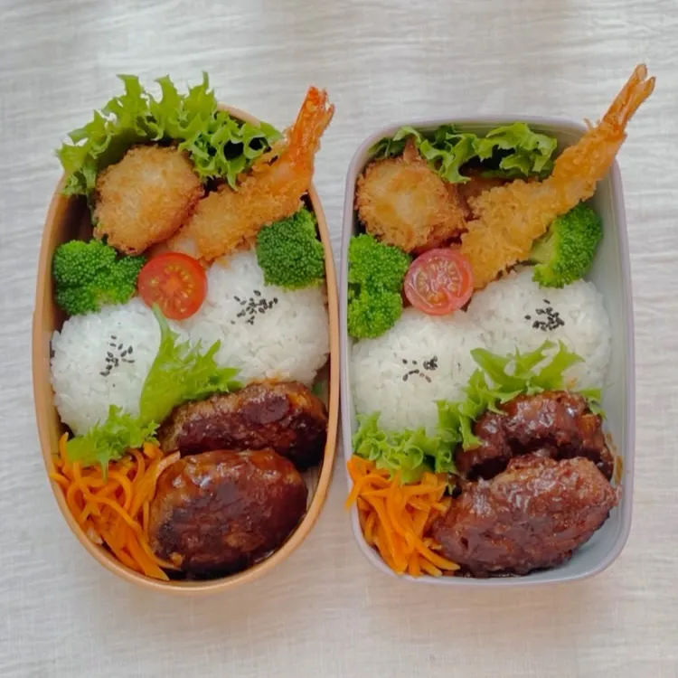 ハンバーグと
海老とホタテ貝柱のフライの　　　　　　　　　お弁当♡ ﾟ+｡:.ﾟ|ohanaさん