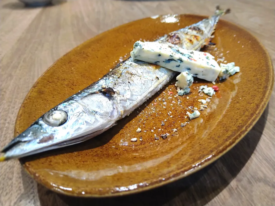 秋刀魚の塩焼きとブルー|古尾谷りかこさん