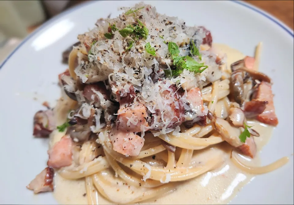 スパゲッティ・アイ・フンギ・エ・パンナ|kazaneさん