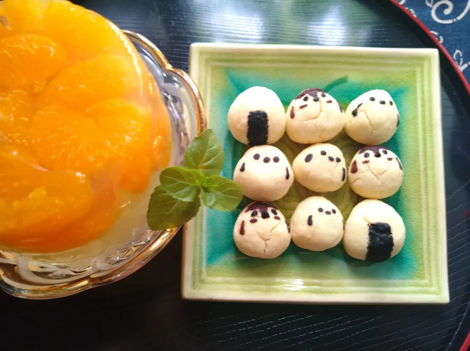 みかん寒天ゼリーとスノーボールクッキー|きこりnoteさん