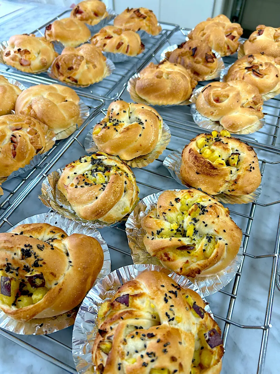 ねじりパン（さつまいもバター/ベーコンチーズ）|Kazuya Miyukiさん