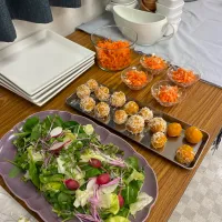 発酵料理教室出番待ち　玉ねぎ麹のカボチャドーナツ　キャロットラペ　サラダ|sonokoさん