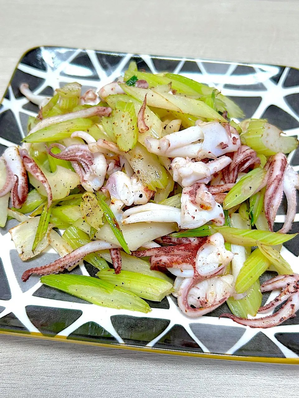 アカイカのセロリ炒め|かよさん