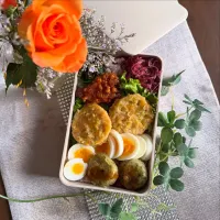 10/31❤︎主人の具沢山のっけ丼弁当🌱

＊蓮根の挟み揚げ
＊十六穀ごはん
＊甘酢から揚げ
＊ 半熟たまご
＊白身魚の磯辺揚げ
＊ほうれん草の胡麻和え
＊のっけ丼|Makinsさん