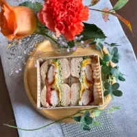 10/31❤︎甘辛ささみカツと半熟たまごのベーグルサンド🥪🌱（自分用）
今日から三連勤…頑張ります💪🏻

＊ ジェノエスクベーグル
＊ 胚芽ベーグル
＊ 甘辛ささみカツ
＊ 半熟たまご
＊ フリルレタス･キャベツ.トマト🍅
＊ 私弁当|Makinsさん