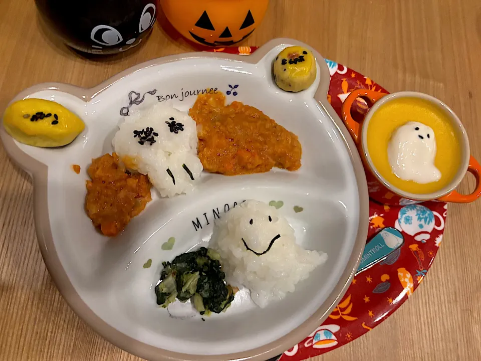 ハロウィンプレート（離乳後期）
＊おばけ軟飯
＊ドクロ軟飯
＊ミートソース
＊ほうれん草サラダ
＊スイートポテト
＊きなこいも
＊かぼちゃプリン|さっちんさん