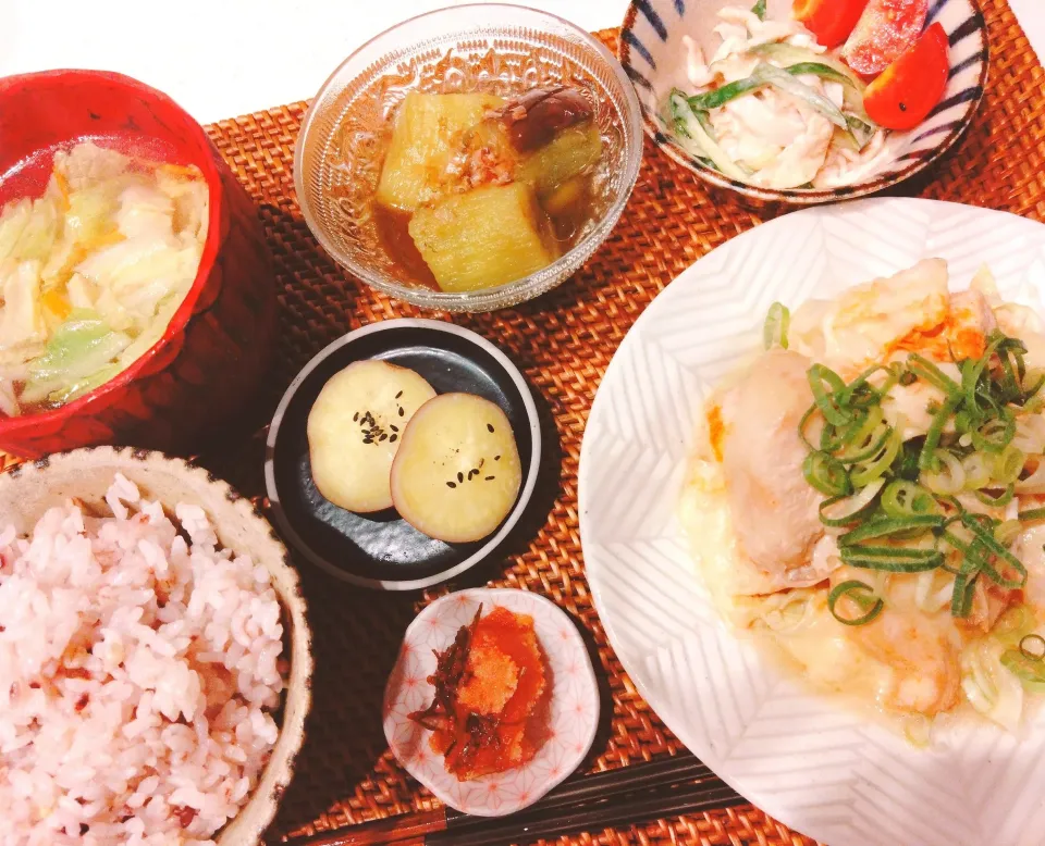 チーズダッカルビ、翡翠茄子、棒棒鶏サラダ、さつまいもの甘露煮、明太子、白菜と人参の野菜スープ|samさん