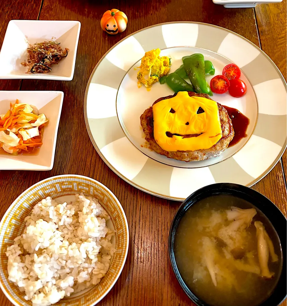 晩ごはん♯ハンバーグ♯ハロウィン🎃|小松菜さん