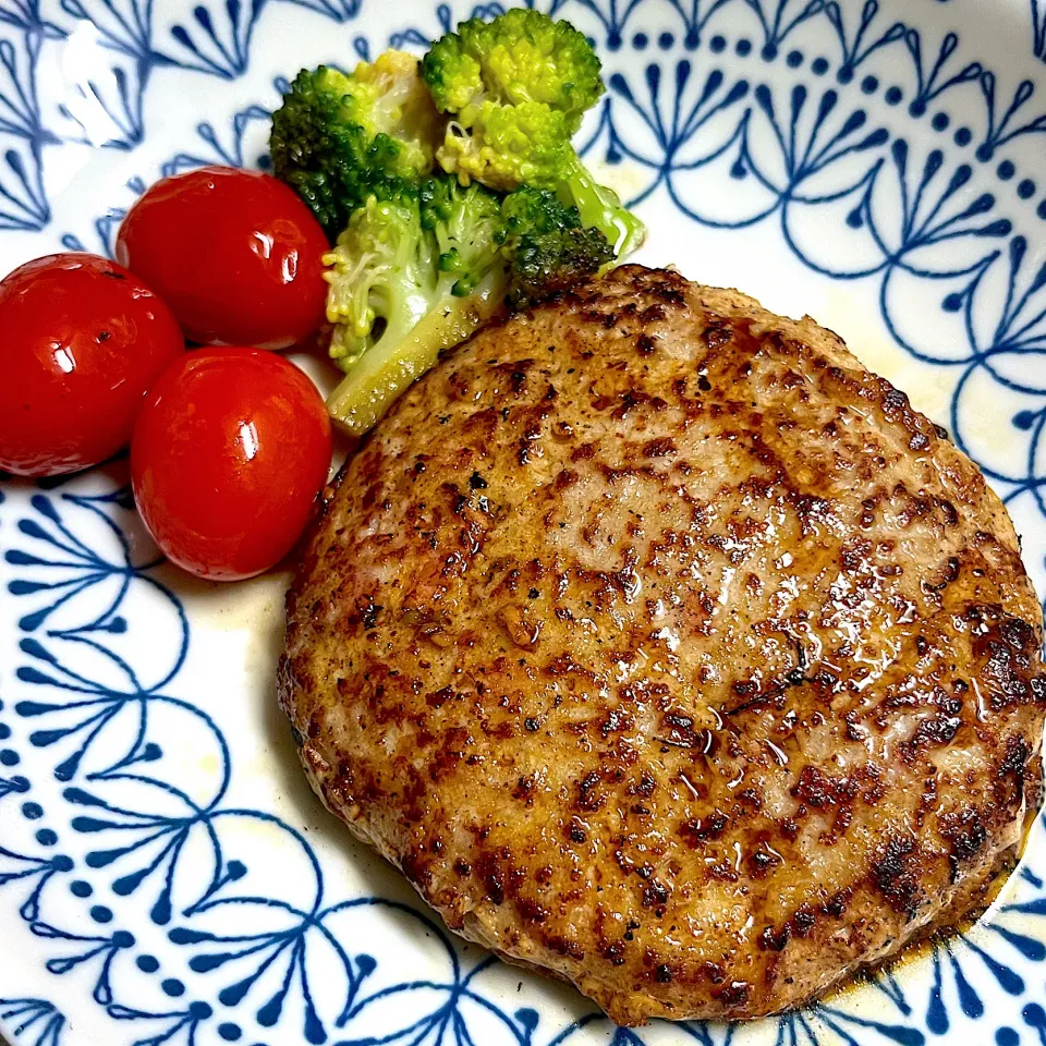 最近SNSでバズってる バター酒蒸しハンバーグ|Yanさん