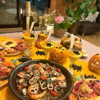 ハロウィンホームパーティ　イカ墨パエリア　パンプキンパイ　パンプキンムース　チューリップ唐揚げ　柿と生ハム|izunさん